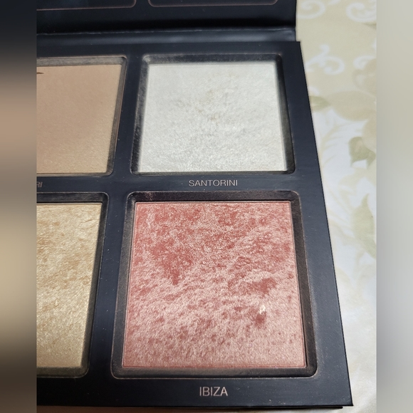 Huda Beauty Pink Sands Highlighter Palette - Picture 8 of 12